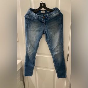 Jessica Simpson skinny jeans size 28.